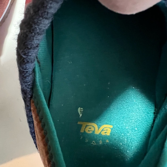 Teva women’s slip on ReEmber rhubarb/brown with teal shoes size 8. - Picture 4 of 8